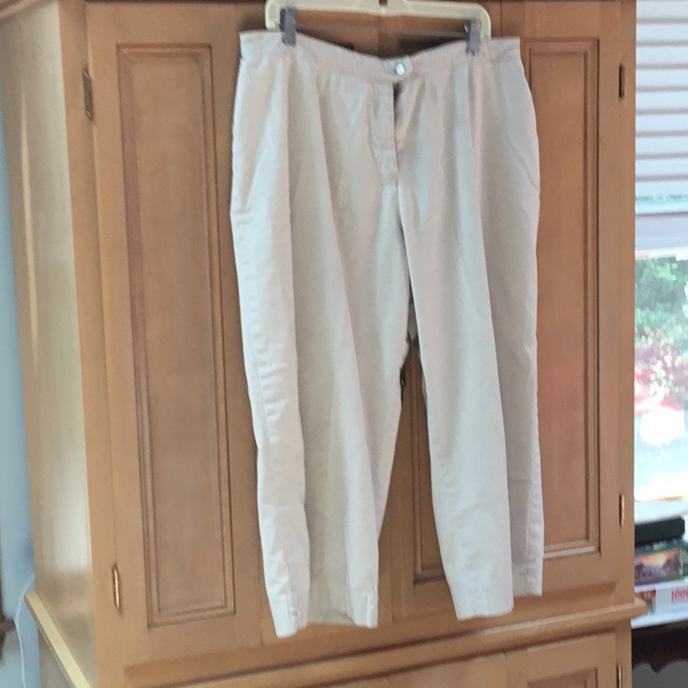 Cream color cotton capris